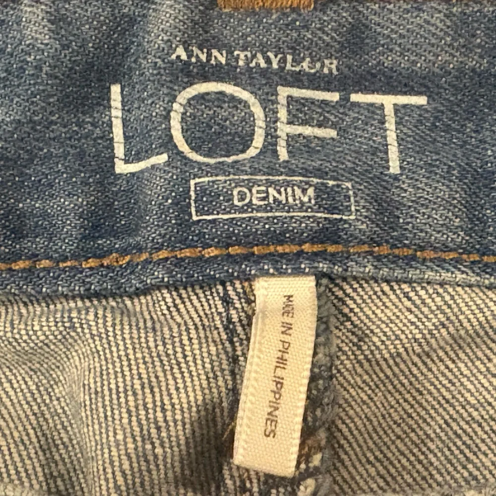🩵LOFT • Modern Slim lightly distressed jeans • 27/4P • GUC - Picture 8 of 10